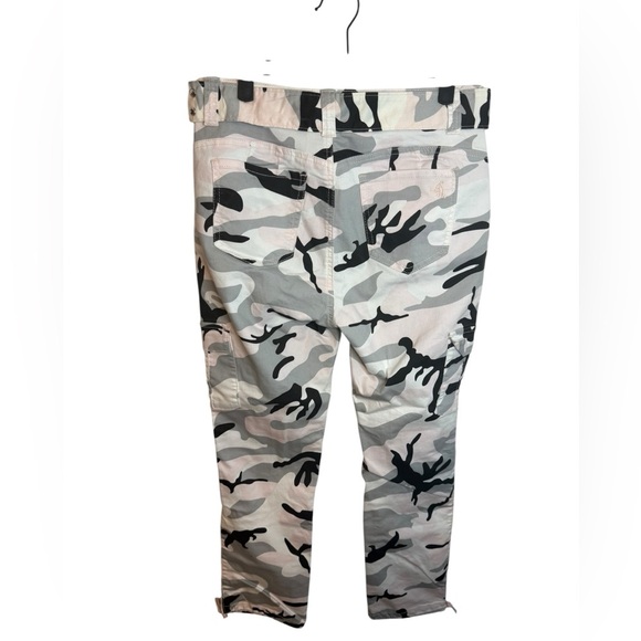 VIP Vintage Y2K Baby Pink Camo Cargo Belted Pants - Picture 2 of 6